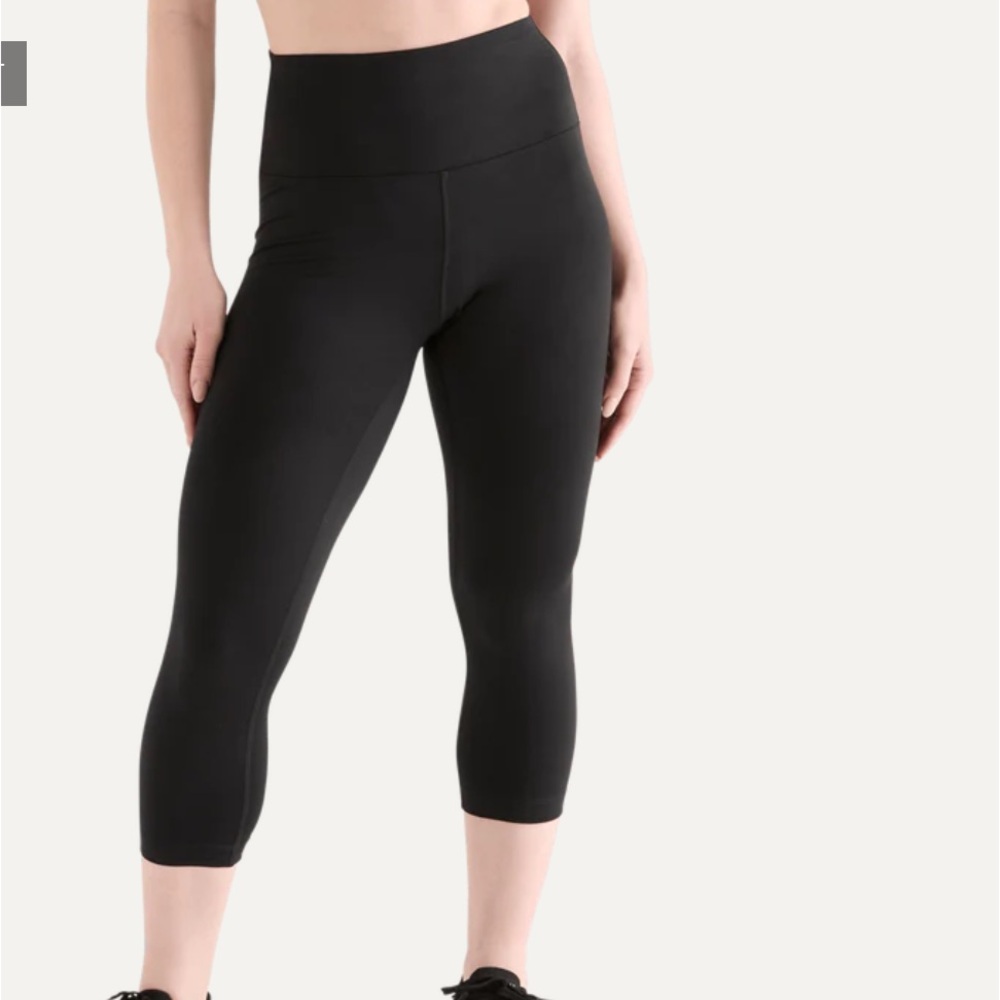 NOBULL Black High-Rise 3/4 Leggings small NWT reposhing;